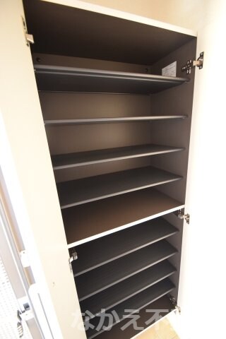 物件内観写真15　(便利な収納スペースです)