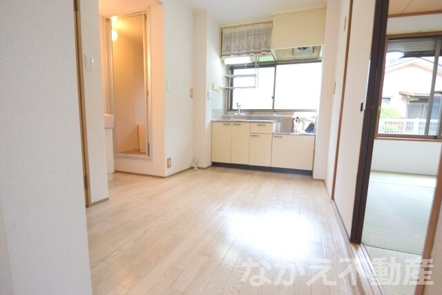 物件内観写真3　(使いやすい居間です)