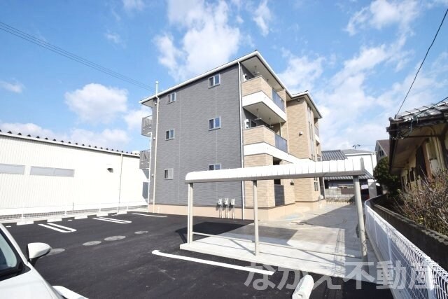 物件外観写真1　(外観もきれいです)