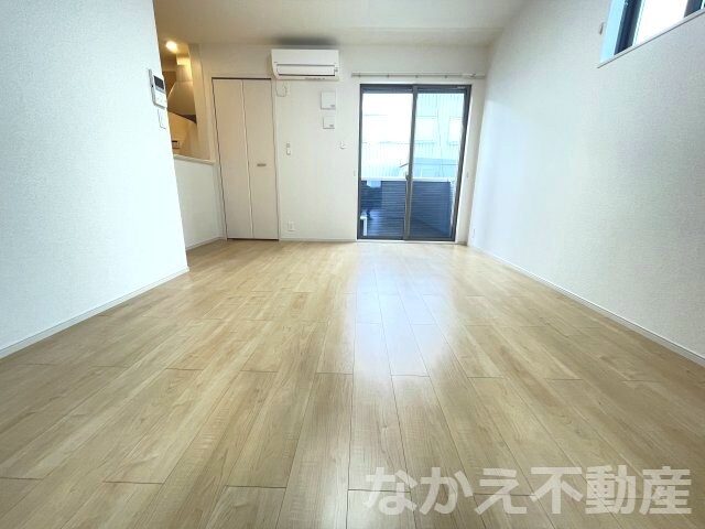 物件内観写真2　(ゆったり過ごせる居間です)