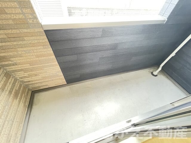 物件内観写真10　(外からの目が気にならないバルコニーで洗濯物が干せます)