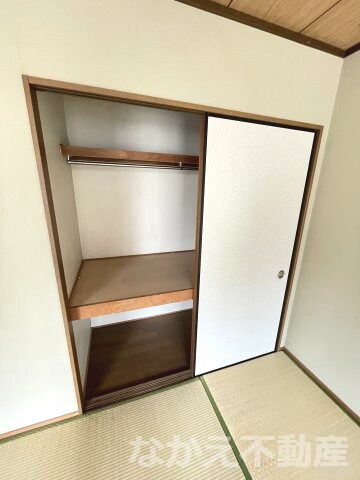 物件内観写真9　(たっぷりとした収納スペースです)