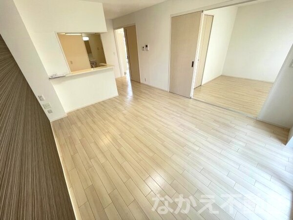 居室(落ち着いた色調の寝室です)