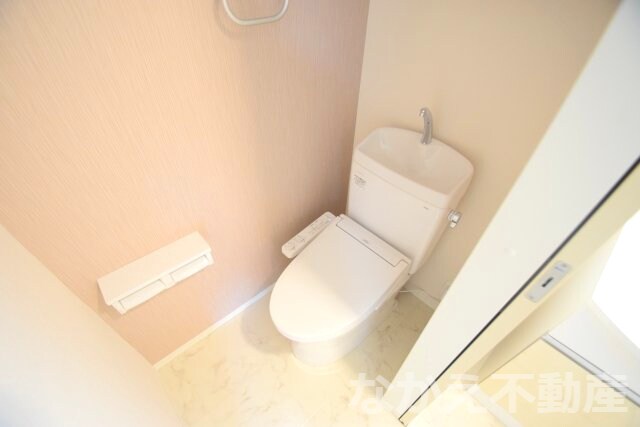 物件内観写真6　(落ち着いた色調のトイレです)