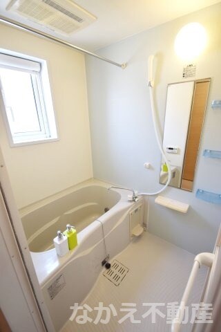 物件内観写真5　(落ち着いた空間のお風呂です)