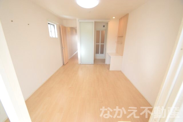 物件内観写真4　(使い勝手のいい洋室です)