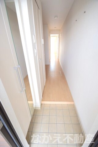 物件内観写真9　(落ち着いた玄関です)