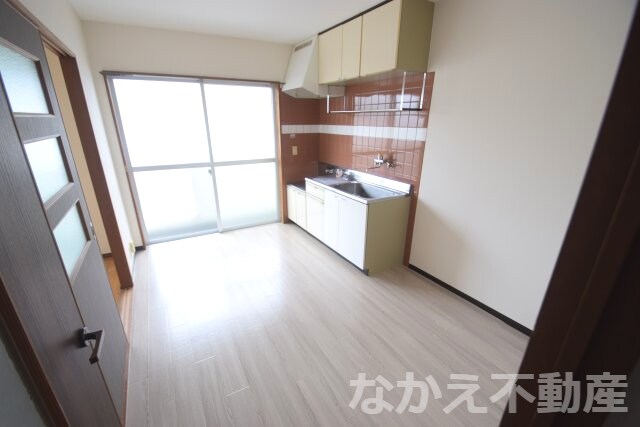 物件内観写真2　(リビングです)