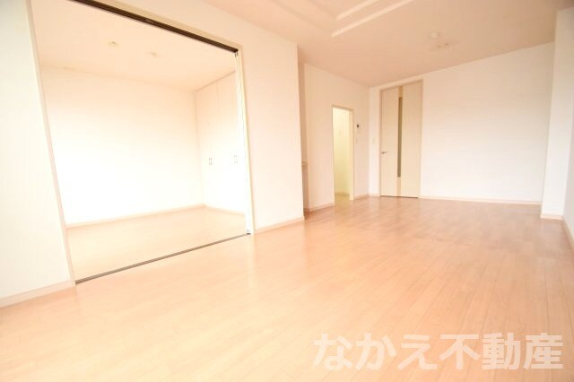 物件内観写真2　(使いやすいリビングです)