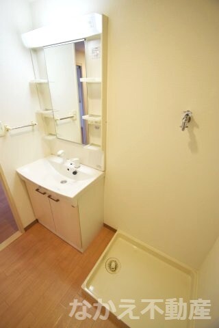 物件内観写真7　(コンパクトで使いやすい洗面所)