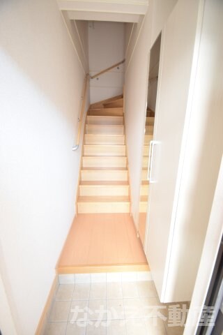 物件内観写真10　(きれいな玄関です)