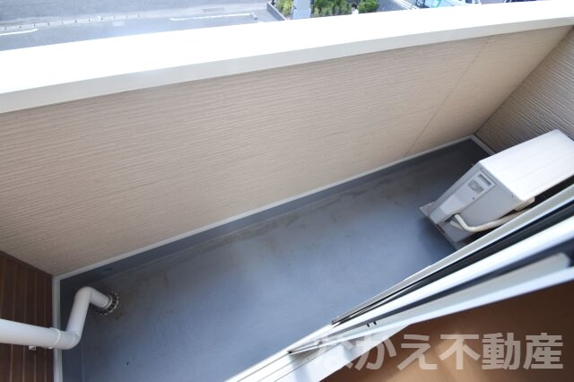 物件内観写真11　(お洗濯にも便利なバルコニー付き)