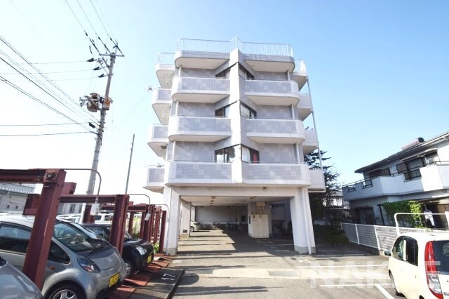 物件外観写真1　(落ち着いた雰囲気の外観です)