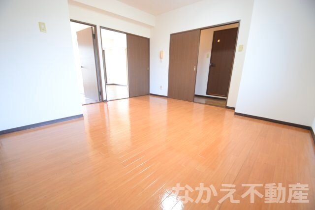 物件内観写真3　(おしゃれな居間です)