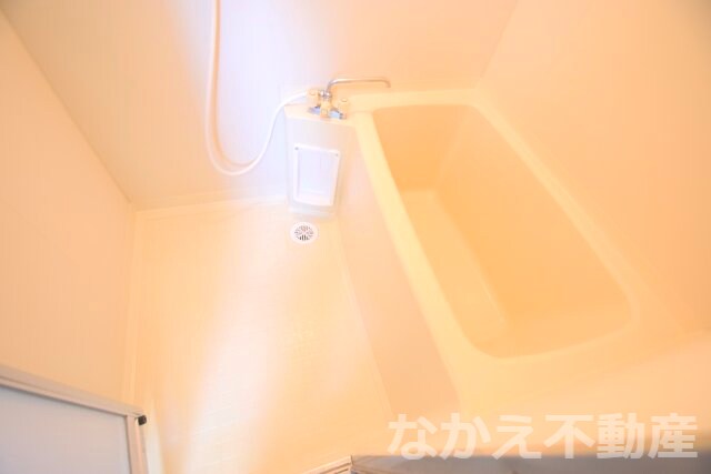 物件内観写真5　(日々の疲れを癒すお風呂付です)