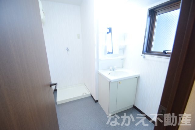 物件内観写真7　(コンパクトで使いやすい洗面所)