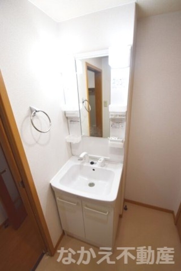 洗面・脱衣所(忙しい朝には欠かせない洗面所です)
