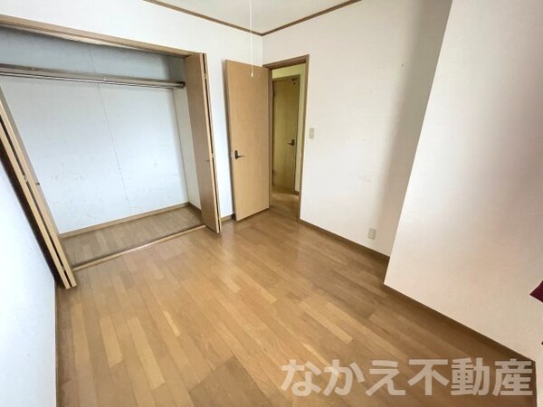 寝室(広くて明るい寝室)