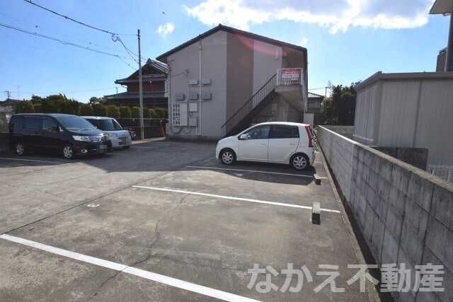 物件外観写真3　(駐車場があります)
