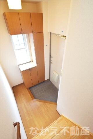 物件内観写真9　(ゆったりとした玄関です)