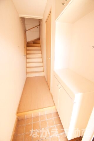 物件内観写真14　(明るい玄関です)