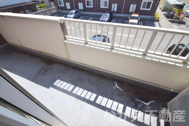 物件内観写真15　(お洗濯にも便利なバルコニー付き)