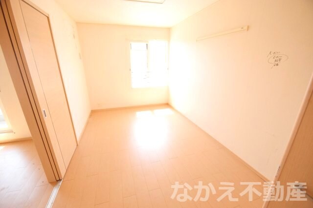 物件内観写真20　(広くて明るい寝室)