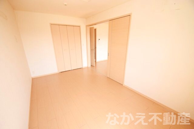 物件内観写真21　(広くて明るい寝室)