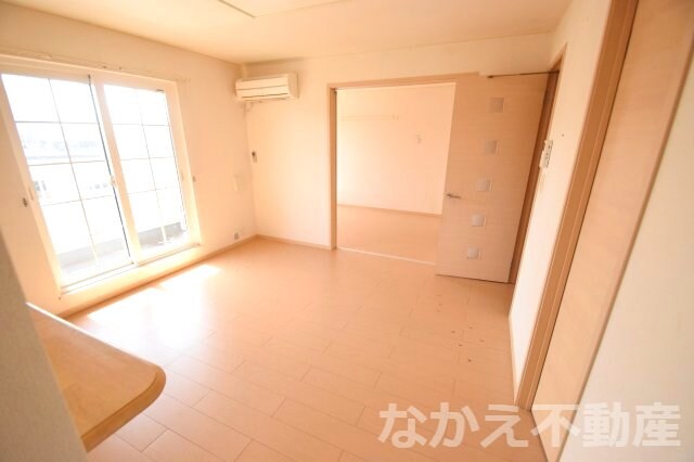 物件内観写真23　(おしゃれな居間です)