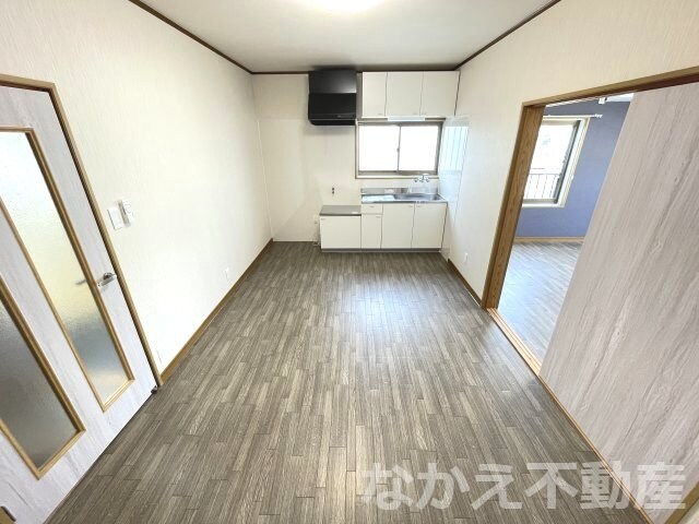 物件内観写真3　(こちらのリビングで趣味の時間をお楽しみください)