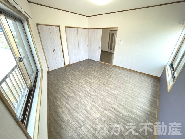 物件内観写真5　(開放的な寝室です)