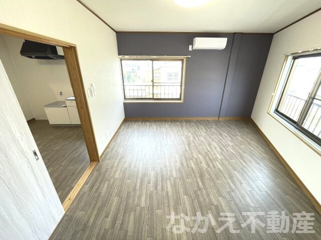 物件内観写真6　(広くて明るい寝室)