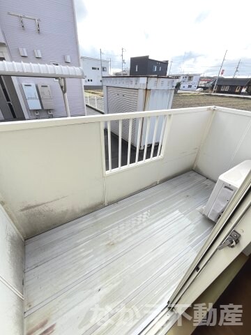 物件内観写真11　(開放的で明るい空間を演出してくれるバルコニーです)