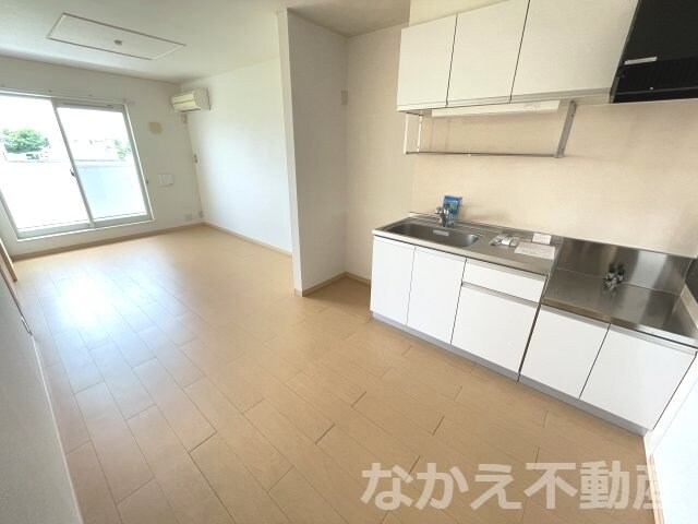 物件内観写真3　(明るい洋室です)