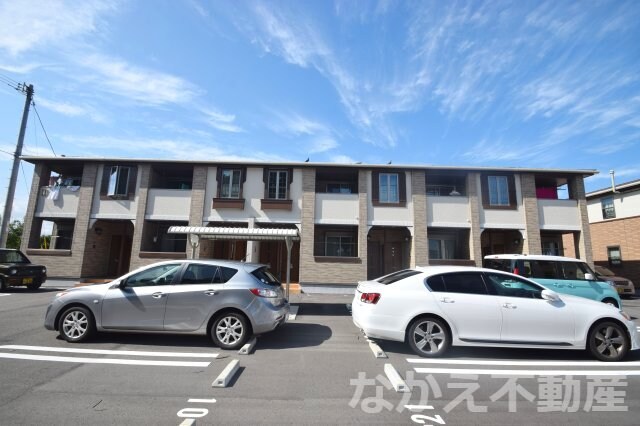 物件外観写真2　(駐車場に車を止められます)