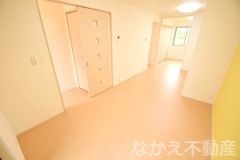 物件内観写真3　(おしゃれな居間です)