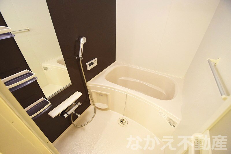 物件内観写真6　(日々の疲れを癒すお風呂付です)