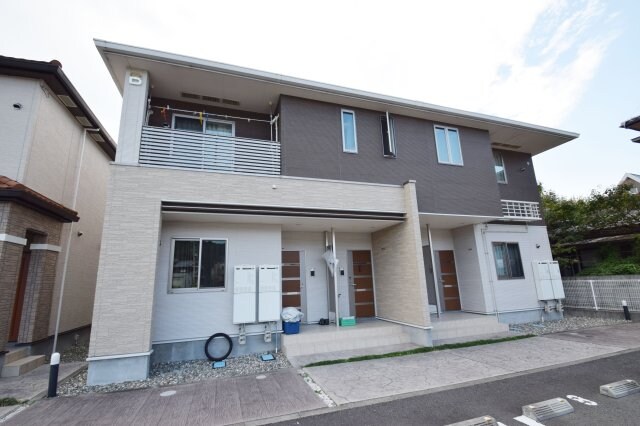 物件外観写真1　(建物外観を気になさる方へ、見た目の良い物件です)