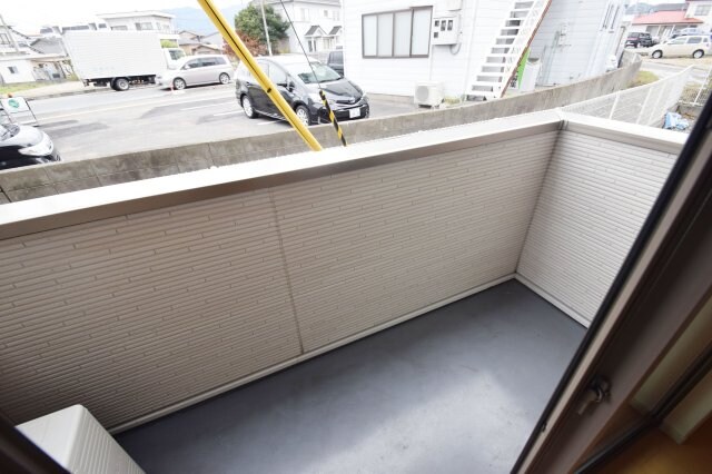 物件内観写真17　(バルコニーからの眺めを楽しみながら食事をしませんか)