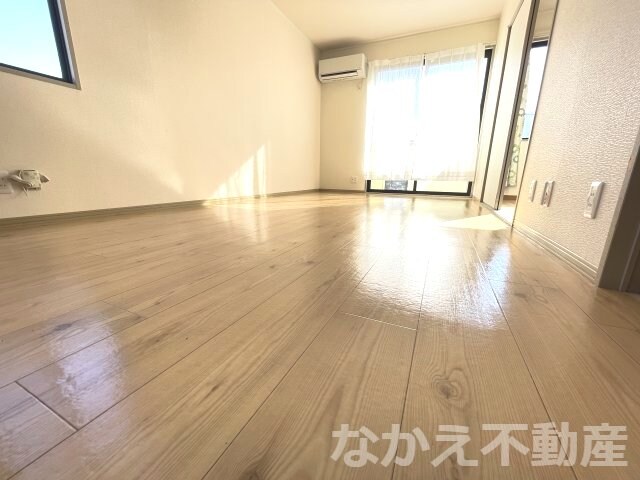 物件内観写真3　(おしゃれな居間です)