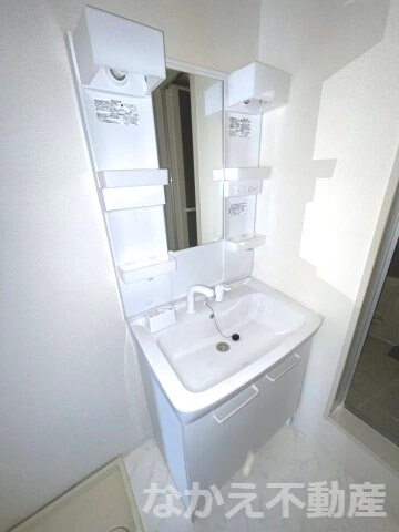 物件内観写真8　(コンパクトで使いやすい洗面所)