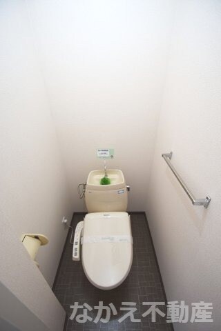 物件内観写真8　(朝の身支度には欠かせない独立洗面化粧台)