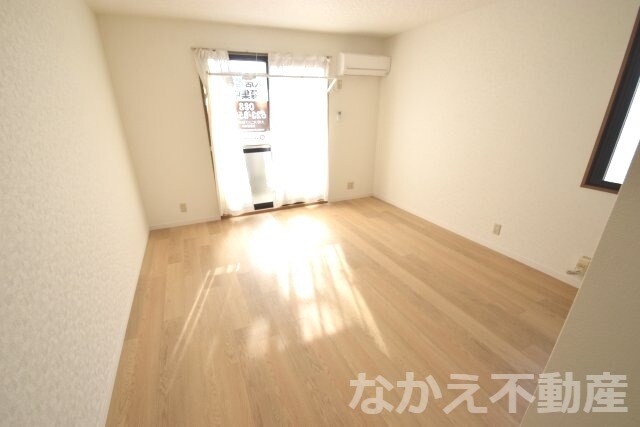 物件内観写真4　(リビングです)