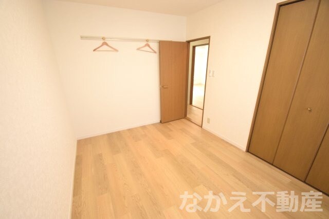 物件内観写真5　(使い勝手のいい寝室です)