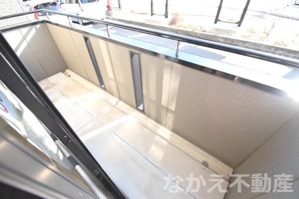バルコニー(外からの目が気にならないバルコニーで洗濯物が干せます)
