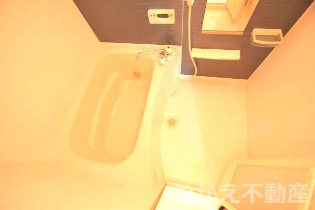 物件内観写真6　(コンパクトで使いやすいお風呂です)