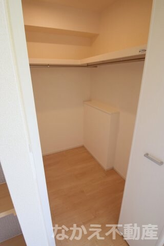 物件内観写真11　(たっぷりとした収納スペースです)