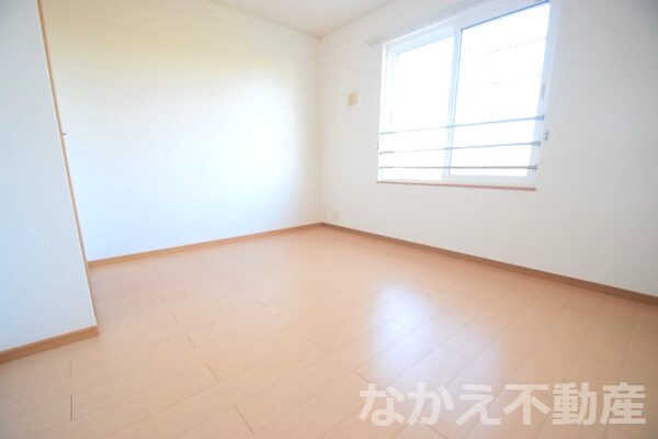 寝室(落ち着いた色調の寝室です)