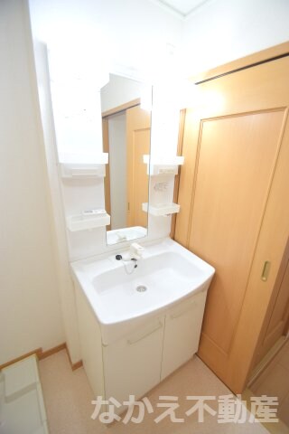 物件内観写真8　(忙しい朝には欠かせない洗面所です)