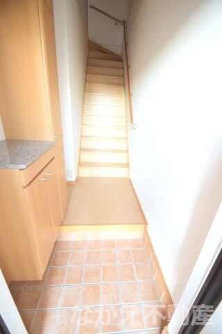 物件内観写真9　(明るい玄関です)